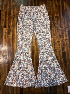 🍒Daisy Del Sol wide leg whimsical floral print leggings. cream/blue festival